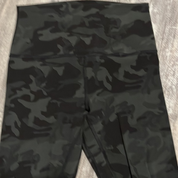 Lululemon Align High-Rise Pant 25” in Camo ❤️😊 - Picture 3 of 5